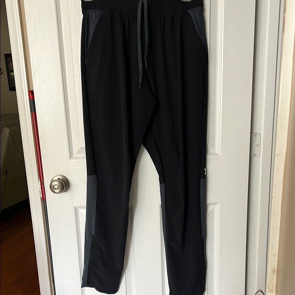 Under Armour Men's Black and Gray Warm Up Pants